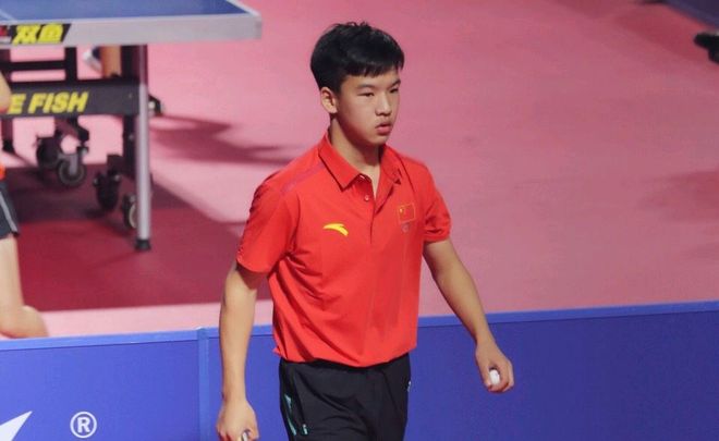 在采访中透 在采访中透