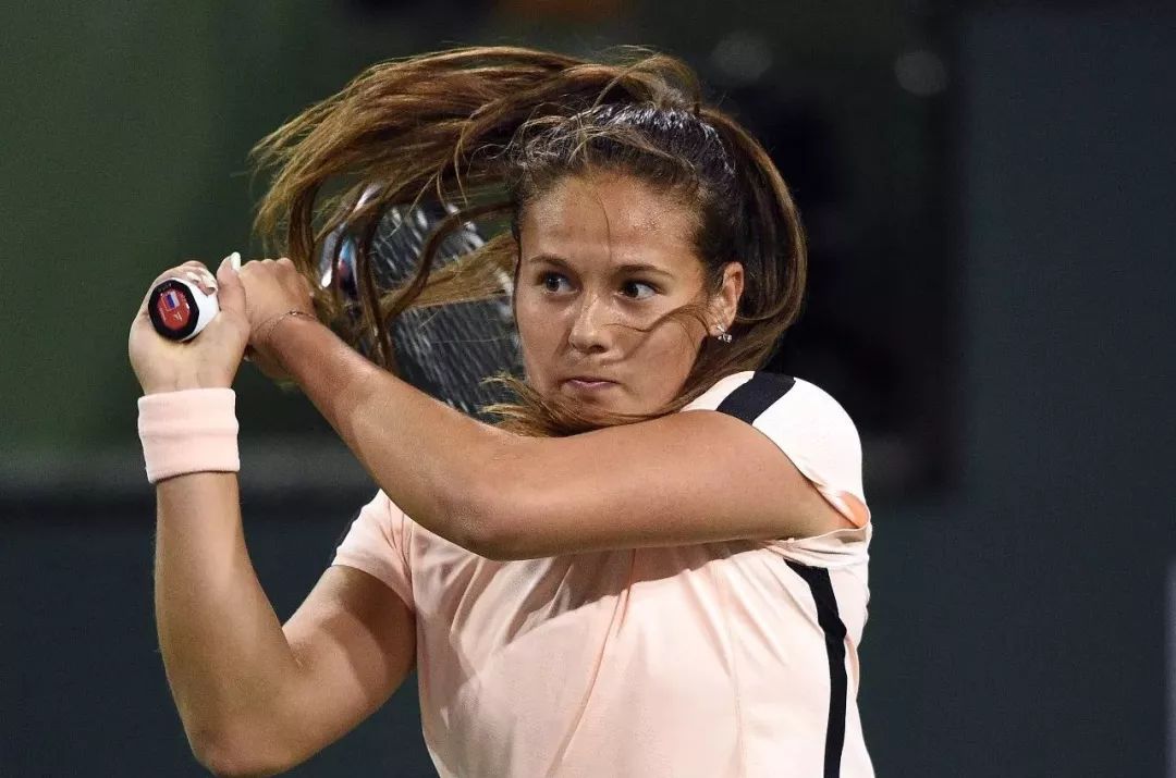 一方面是展 一方面是展