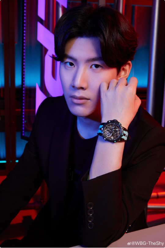 彩的两支球 彩的两支球